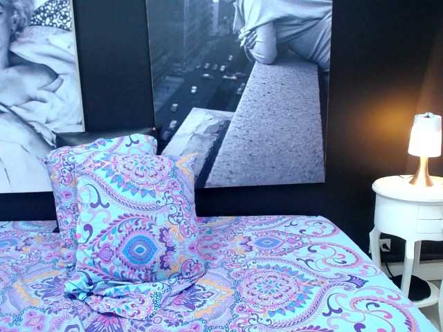 Live sex webcam photo for corinastonee #272834758