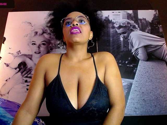 Live sex webcam photo for corinastonee #273096196