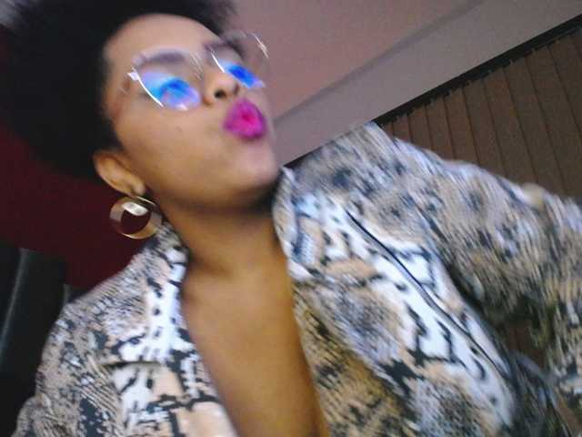 Live sex webcam photo for corinastonee #273489534