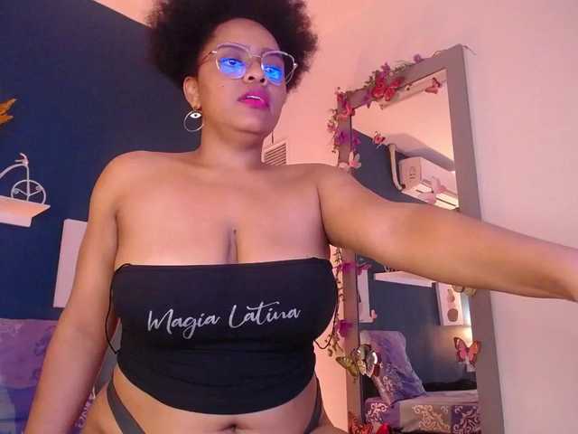 Live sex webcam photo for corinastonee #273780725