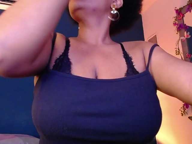 Live sex webcam photo for corinastonee #273797576