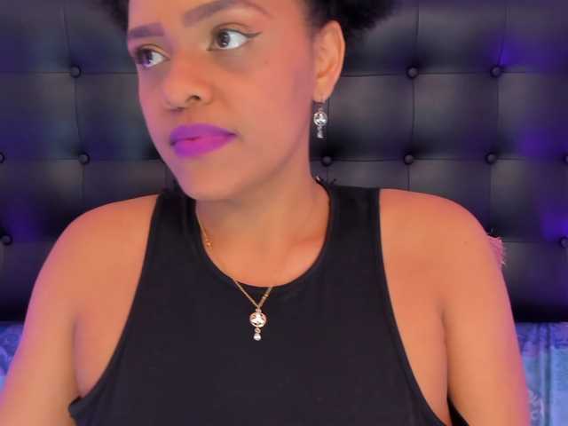 Live sex webcam photo for corinastonee #274061308