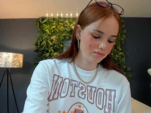 Live sex webcam photo for CorinneRusso #288075086