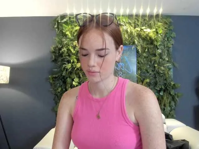 Live sex webcam photo for CorinneRusso #288075092