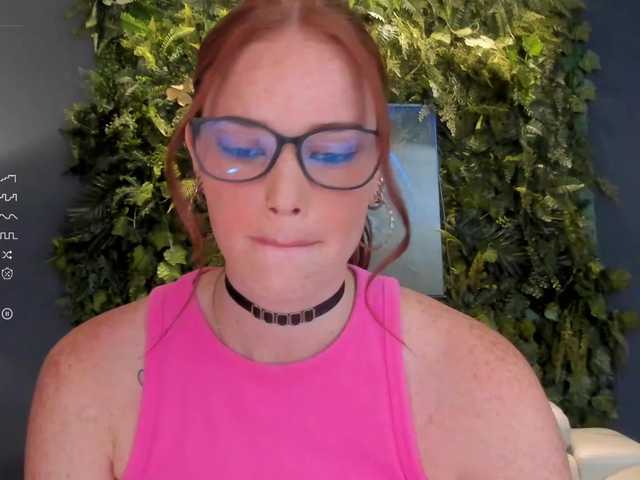 Live sex webcam photo for CorinneRusso #288075093