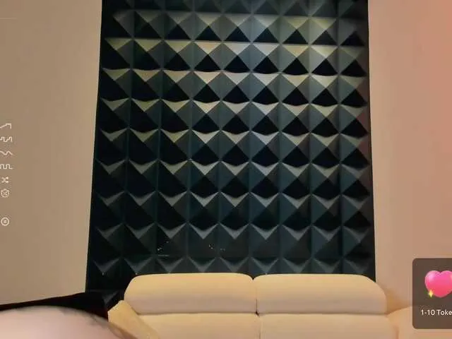 Live sex webcam photo for CorinneRusso #288075108