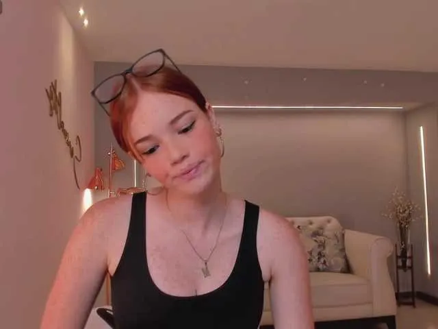 Live sex webcam photo for CorinneRusso #288075142