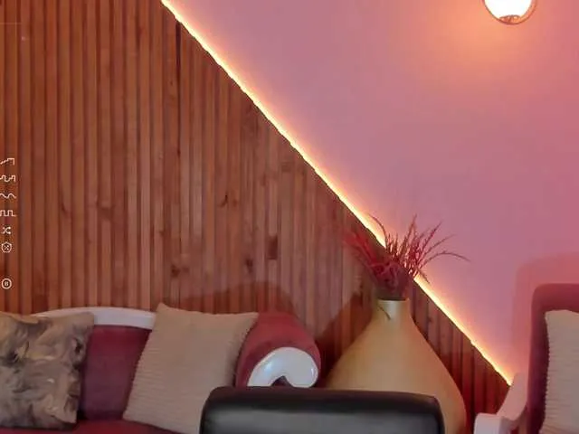 Live sex webcam photo for CorinneRusso #288075166