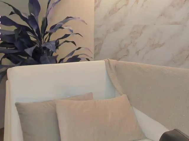 Live sex webcam photo for CorinneRusso #288075182