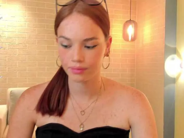 Live sex webcam photo for CorinneRusso #288075207