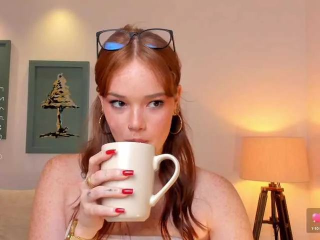 Live sex webcam photo for CorinneRusso #288075229