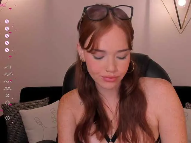 Live sex webcam photo for CorinneRusso #288075233