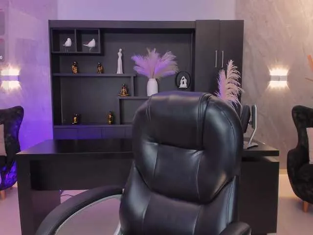 Live sex webcam photo for CorinneRusso #290596267