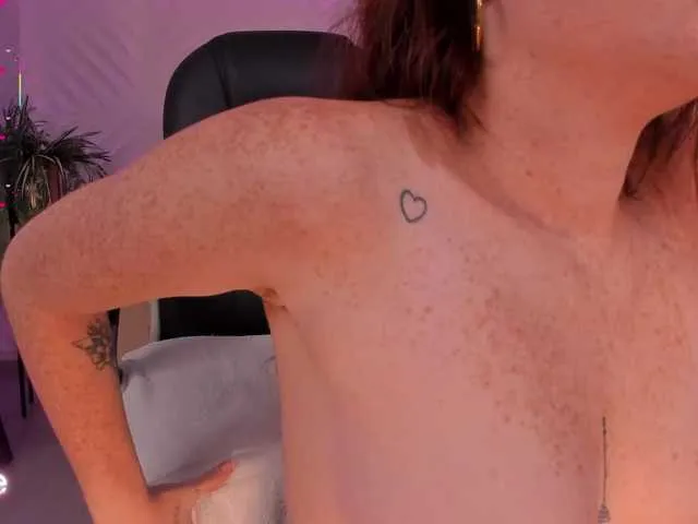 Live sex webcam photo for CorinneRusso #292167552