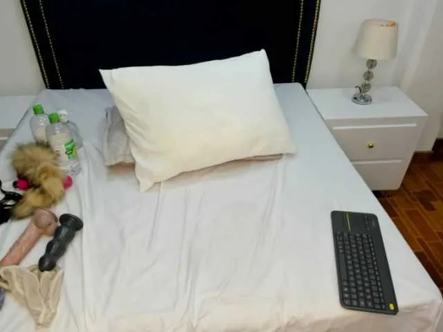 Live sex webcam photo for Corloline #272580407