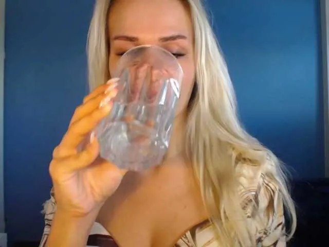 Live sex webcam photo for Cornelia22hot #274710501