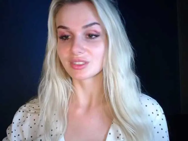 Live sex webcam photo for Cornelia22hot #275307111