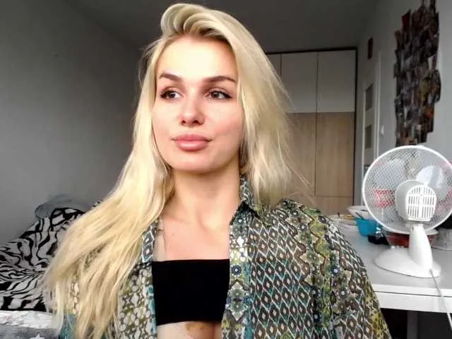 Live sex webcam photo for Cornelia22hot #275433576