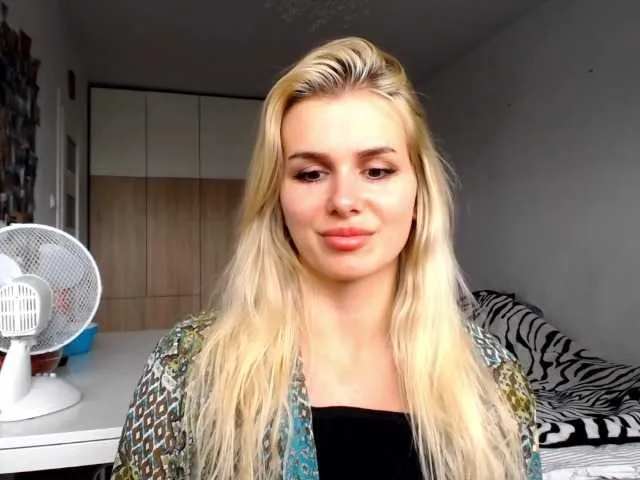 Live sex webcam photo for Cornelia22hot #275439064