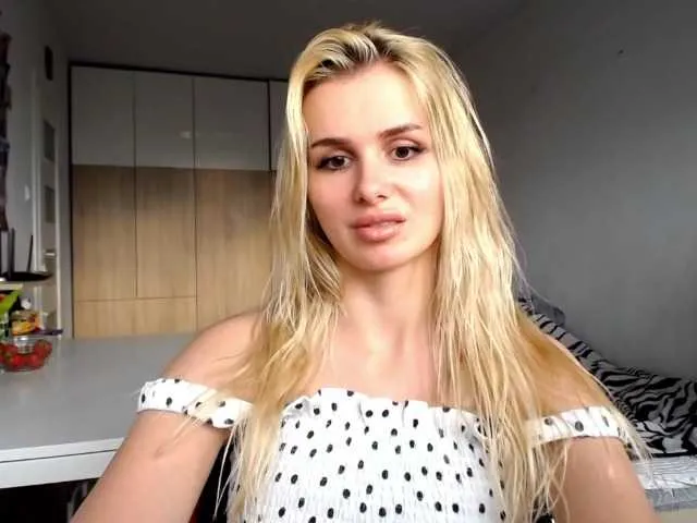 Live sex webcam photo for Cornelia22hot #275445362