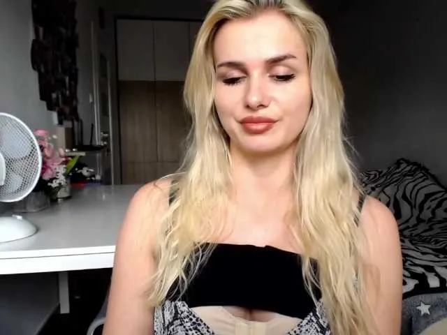 Live sex webcam photo for Cornelia22hot #275461143