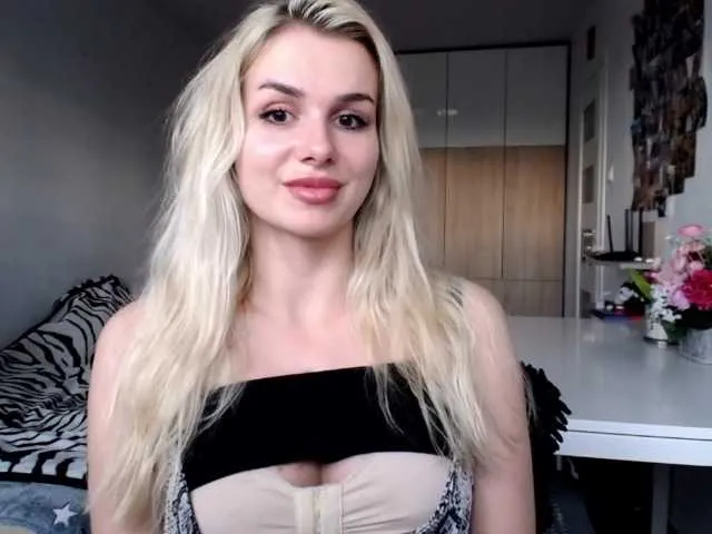 Live sex webcam photo for Cornelia22hot #275465442