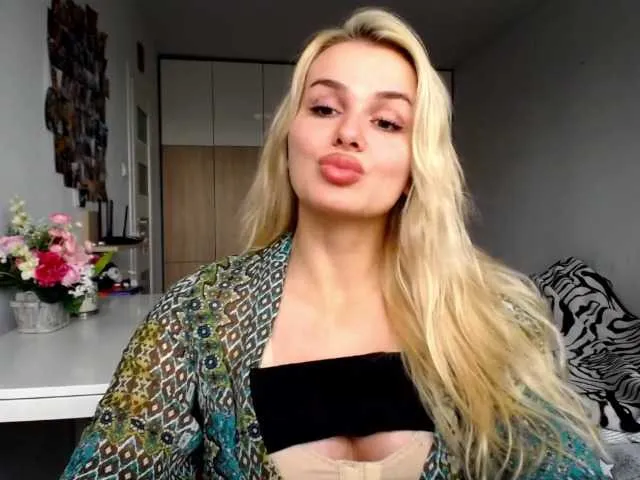 Live sex webcam photo for Cornelia22hot #275473429