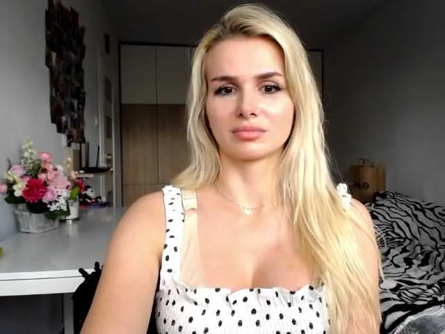 Live sex webcam photo for Cornelia22hot #275532984