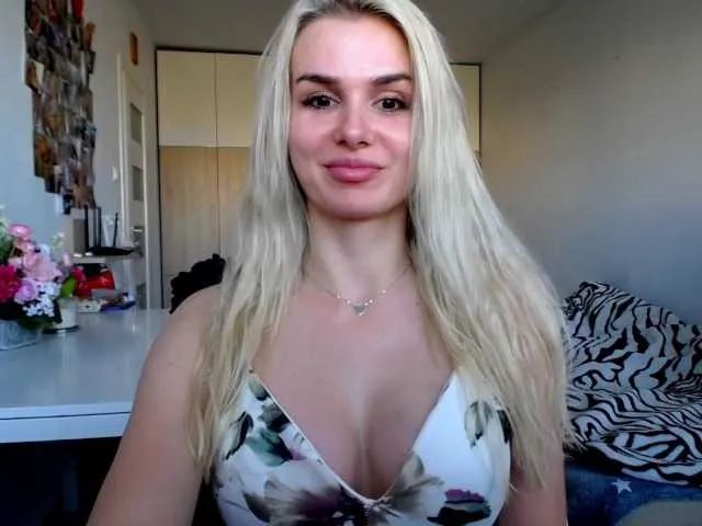 Live sex webcam photo for Cornelia22hot #275565824