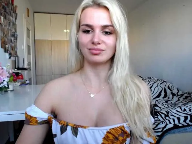 Live sex webcam photo for Cornelia22hot #275572035