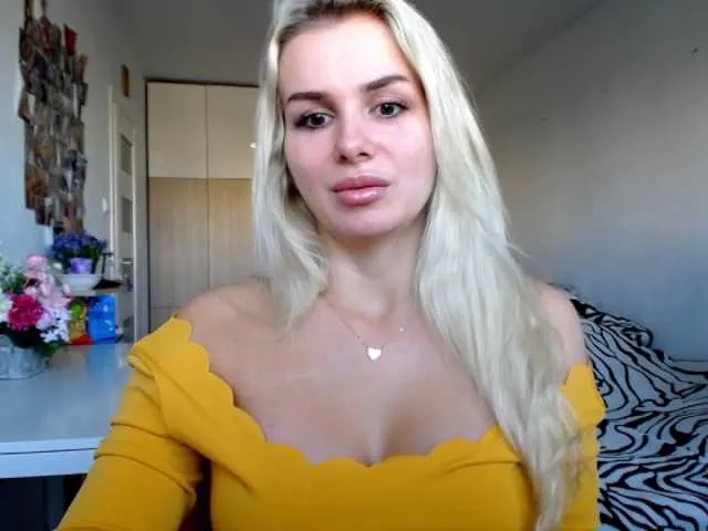 Live sex webcam photo for Cornelia22hot #275652685