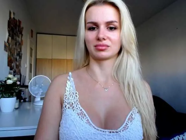 Live sex webcam photo for Cornelia22hot #275732076