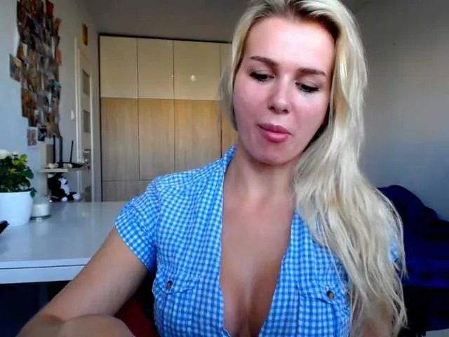 Live sex webcam photo for Cornelia22hot #275899721