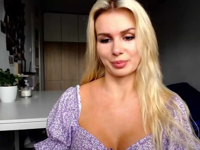 Live sex webcam photo for Cornelia22hot #275949199