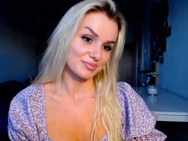 Live sex webcam photo for Cornelia22hot #275959860