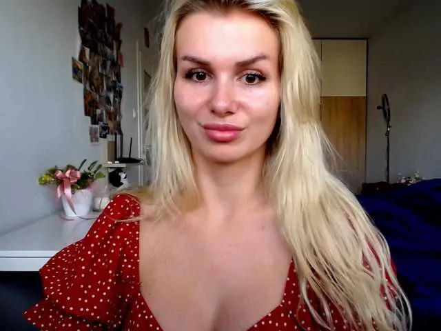 Live sex webcam photo for Cornelia22hot #275995464