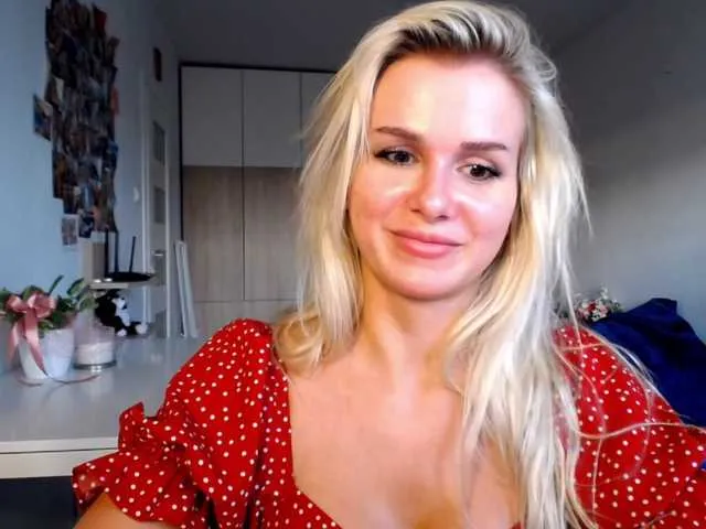 Live sex webcam photo for Cornelia22hot #275998863