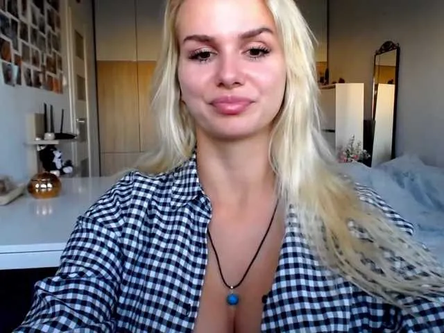 Live sex webcam photo for Cornelia22hot #276381382