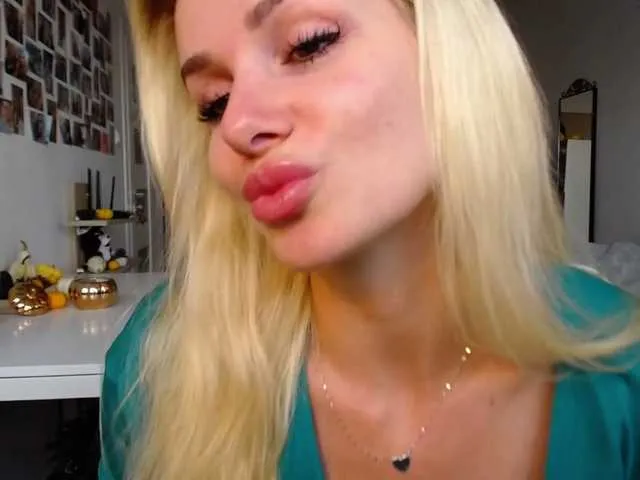 Live sex webcam photo for Cornelia22hot #276500302