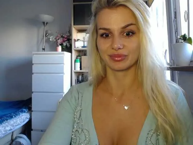 Live sex webcam photo for Cornelia22hot #277956388