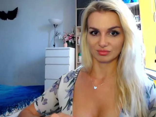 Live sex webcam photo for Cornelia22hot #277997235