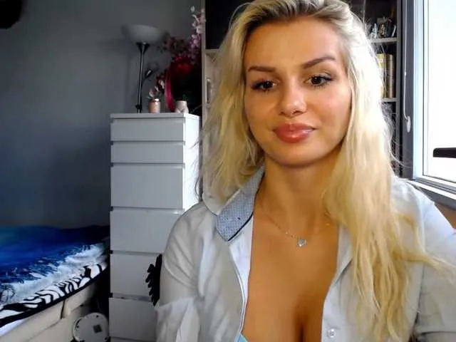 Live sex webcam photo for Cornelia22hot #278106443