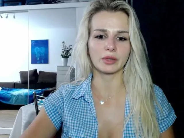 Live sex webcam photo for Cornelia22hot #290001393