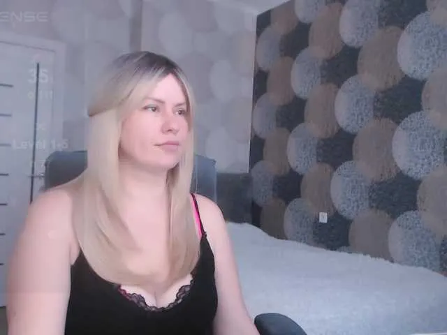 Live sex webcam photo for CorrinnaWild #284734795