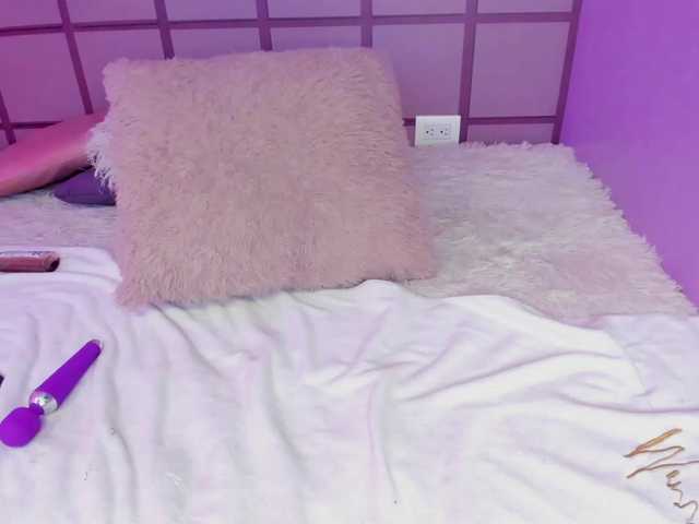 Live sex webcam photo for Corymonroe #277255847