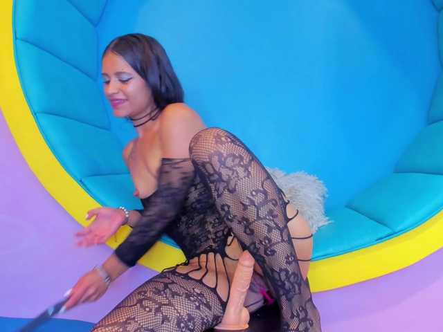 Live sex webcam photo for Corymonroe #277380849