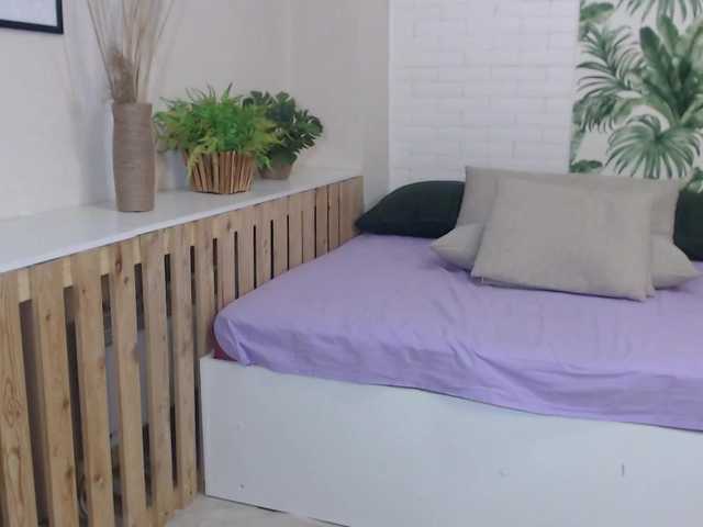 Live sex webcam photo for CosmoBella #273280374