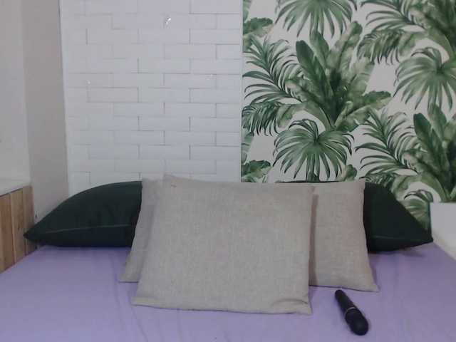 Live sex webcam photo for CosmoBella #273651514