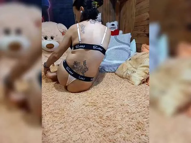 Live sex webcam photo for Cottoncandy1-1 #291336334