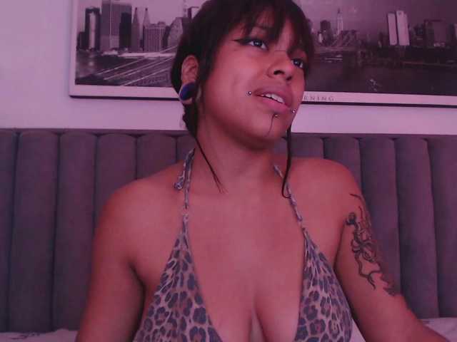 Live sex webcam photo for CountessLayra #288078641